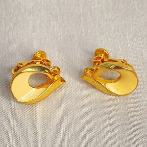 Napier Earrings Beige Enamel On Gold Tone Metal Teardrop Shape Screw Backs